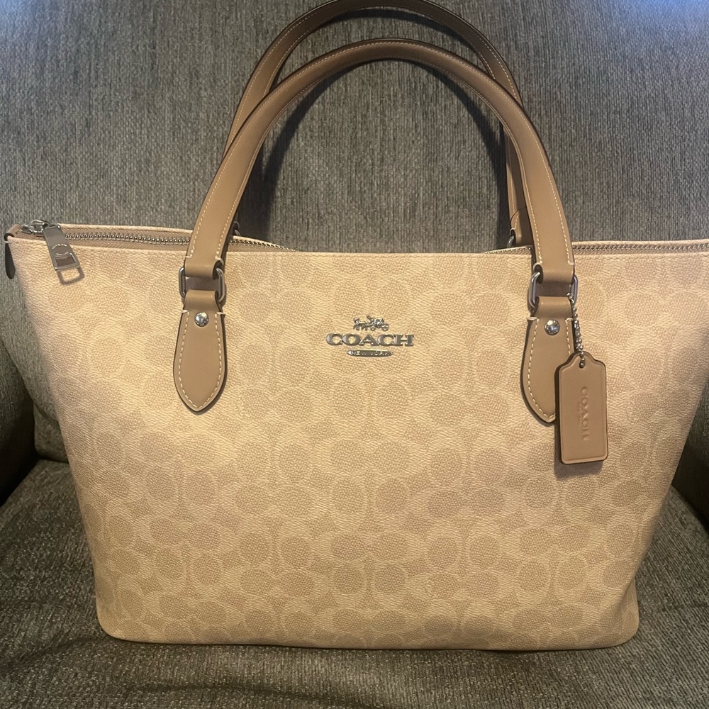 Coach Sand/Taupe Signature Gallery Tote NWT